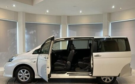 Toyota ISis I, 2016 год, 1 295 000 рублей, 8 фотография