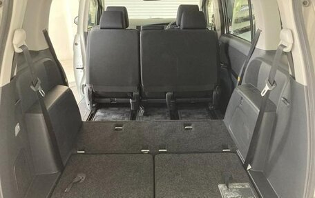 Toyota ISis I, 2016 год, 1 295 000 рублей, 25 фотография