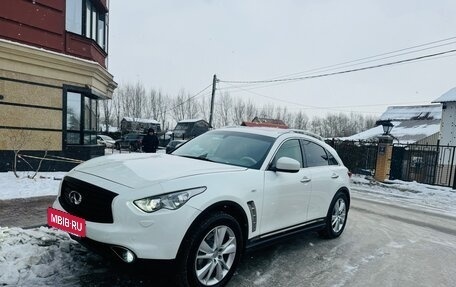 Infiniti FX II, 2013 год, 22 фотография