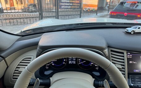 Infiniti FX II, 2013 год, 31 фотография