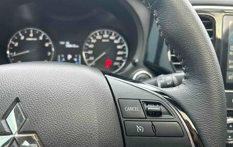 Mitsubishi Outlander III рестайлинг 3, 2022 год, 2 200 000 рублей, 23 фотография