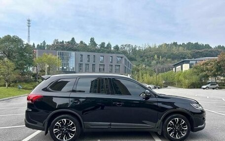 Mitsubishi Outlander III рестайлинг 3, 2022 год, 2 200 000 рублей, 24 фотография