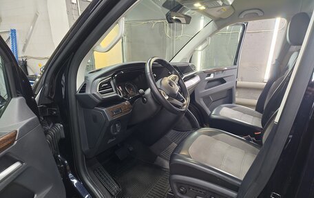 Volkswagen Multivan T6 рестайлинг, 2020 год, 4 950 000 рублей, 12 фотография