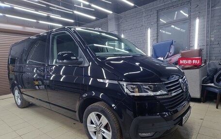 Volkswagen Multivan T6 рестайлинг, 2020 год, 4 950 000 рублей, 2 фотография
