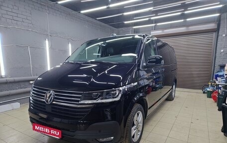 Volkswagen Multivan T6 рестайлинг, 2020 год, 4 950 000 рублей, 4 фотография