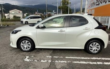 Toyota Yaris XP150 рестайлинг, 2022 год, 1 032 000 рублей, 8 фотография