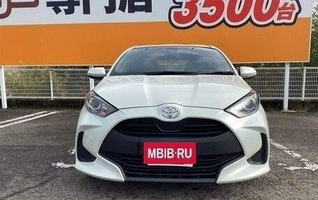 Toyota Yaris XP150 рестайлинг, 2022 год, 1 032 000 рублей, 2 фотография