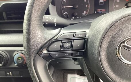 Toyota Yaris XP150 рестайлинг, 2022 год, 1 032 000 рублей, 10 фотография