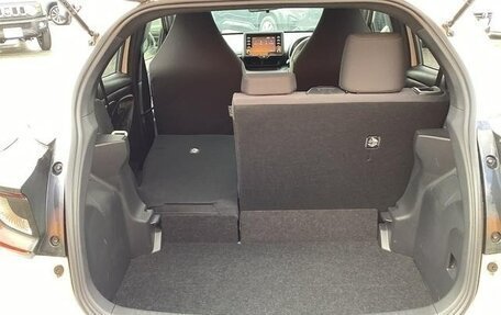 Toyota Yaris XP150 рестайлинг, 2022 год, 1 032 000 рублей, 28 фотография