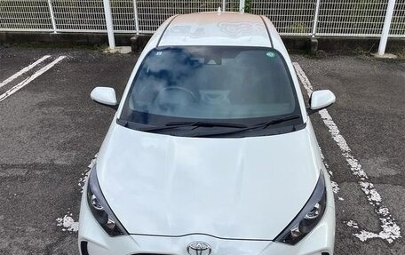 Toyota Yaris XP150 рестайлинг, 2022 год, 1 032 000 рублей, 33 фотография