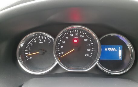 Renault Logan II, 2018 год, 900 000 рублей, 7 фотография