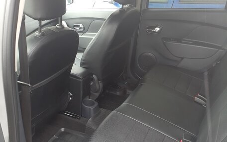 Renault Logan II, 2018 год, 900 000 рублей, 8 фотография