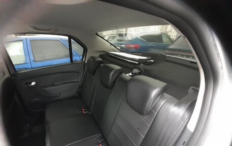 Renault Logan II, 2018 год, 900 000 рублей, 11 фотография