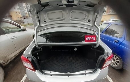 Renault Logan II, 2018 год, 900 000 рублей, 10 фотография