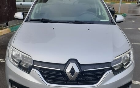 Renault Logan II, 2018 год, 900 000 рублей, 9 фотография