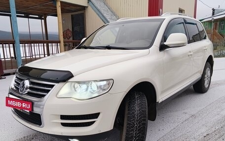 Volkswagen Touareg III, 2010 год, 1 350 000 рублей, 2 фотография