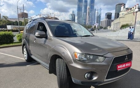 Mitsubishi Outlander III рестайлинг 3, 2010 год, 700 000 рублей, 1 фотография