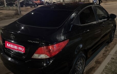 Hyundai Solaris II рестайлинг, 2013 год, 630 000 рублей, 2 фотография