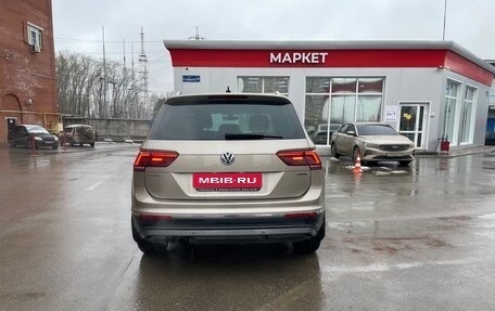 Volkswagen Tiguan II, 2018 год, 2 500 000 рублей, 3 фотография
