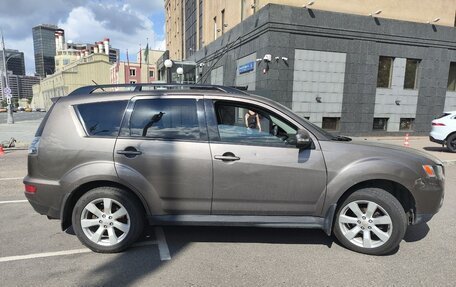 Mitsubishi Outlander III рестайлинг 3, 2010 год, 700 000 рублей, 4 фотография