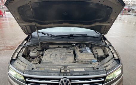 Volkswagen Tiguan II, 2018 год, 2 500 000 рублей, 13 фотография