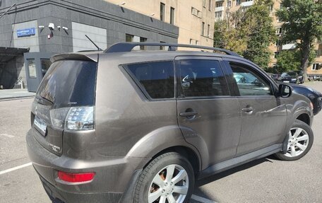 Mitsubishi Outlander III рестайлинг 3, 2010 год, 700 000 рублей, 6 фотография