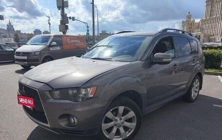 Mitsubishi Outlander III рестайлинг 3, 2010 год, 700 000 рублей, 2 фотография