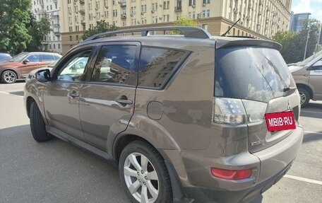 Mitsubishi Outlander III рестайлинг 3, 2010 год, 700 000 рублей, 7 фотография