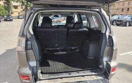 Mitsubishi Outlander III рестайлинг 3, 2010 год, 700 000 рублей, 11 фотография