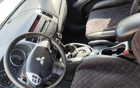 Mitsubishi Outlander III рестайлинг 3, 2010 год, 700 000 рублей, 25 фотография