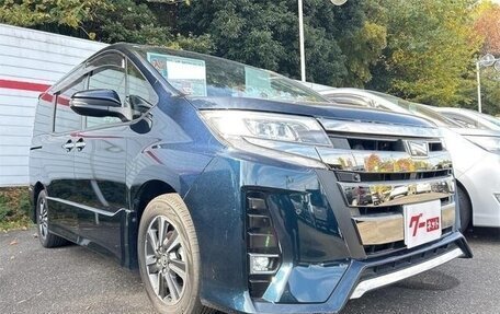 Toyota Noah III, 2020 год, 1 930 000 рублей, 5 фотография