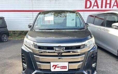 Toyota Noah III, 2020 год, 1 930 000 рублей, 4 фотография