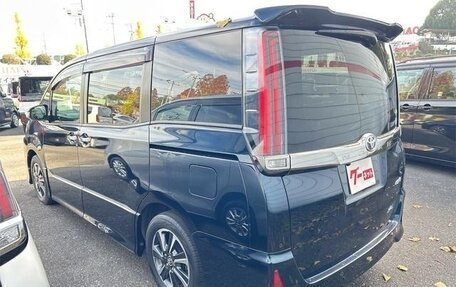 Toyota Noah III, 2020 год, 1 930 000 рублей, 6 фотография