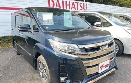 Toyota Noah III, 2020 год, 1 930 000 рублей, 2 фотография