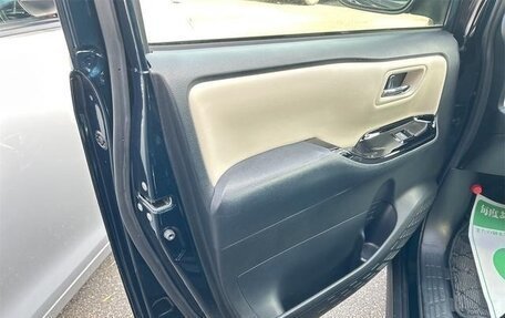 Toyota Noah III, 2020 год, 1 930 000 рублей, 13 фотография