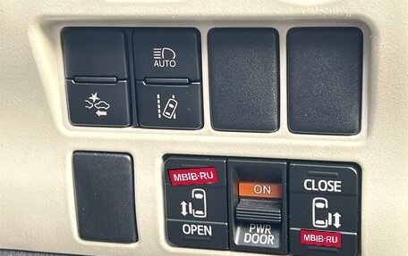 Toyota Noah III, 2020 год, 1 930 000 рублей, 40 фотография