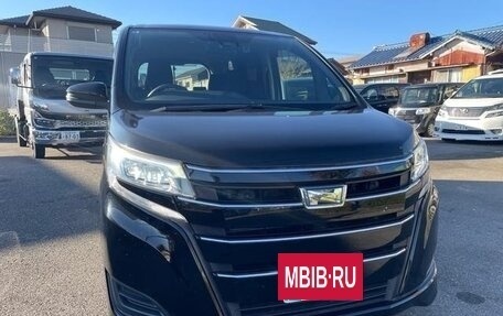 Toyota Noah III, 2019 год, 1 840 000 рублей, 2 фотография