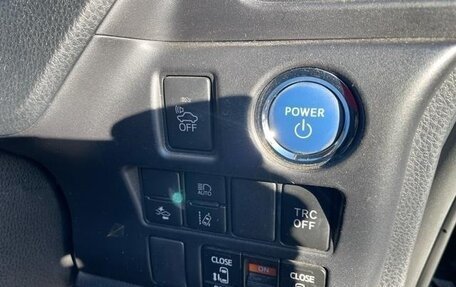 Toyota Noah III, 2019 год, 1 840 000 рублей, 9 фотография