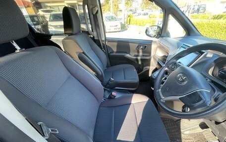 Toyota Noah III, 2019 год, 1 840 000 рублей, 11 фотография