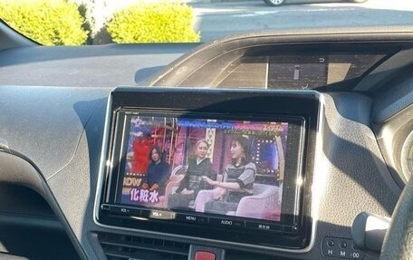 Toyota Noah III, 2019 год, 1 840 000 рублей, 12 фотография