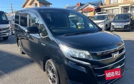 Toyota Noah III, 2019 год, 1 840 000 рублей, 4 фотография