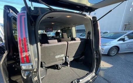 Toyota Noah III, 2019 год, 1 840 000 рублей, 28 фотография