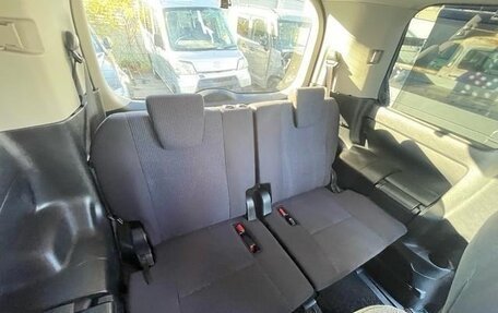 Toyota Noah III, 2019 год, 1 840 000 рублей, 29 фотография