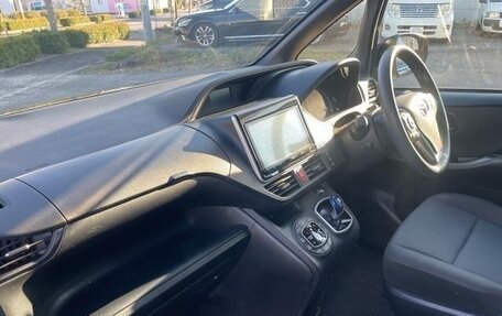 Toyota Noah III, 2019 год, 1 840 000 рублей, 37 фотография