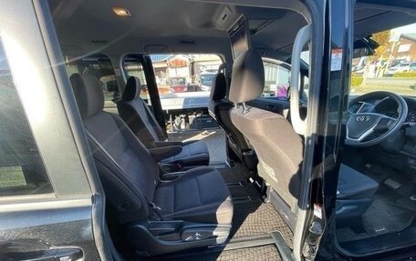 Toyota Noah III, 2019 год, 1 840 000 рублей, 31 фотография