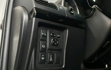 Toyota Land Cruiser Prado 150 рестайлинг 2, 2015 год, 3 450 000 рублей, 14 фотография