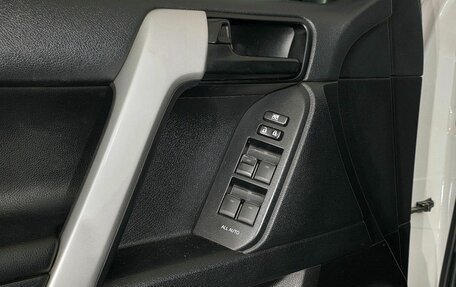 Toyota Land Cruiser Prado 150 рестайлинг 2, 2015 год, 3 450 000 рублей, 13 фотография