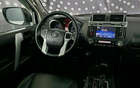 Toyota Land Cruiser Prado 150 рестайлинг 2, 2015 год, 3 450 000 рублей, 26 фотография