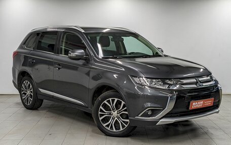 Mitsubishi Outlander III рестайлинг 3, 2018 год, 1 990 000 рублей, 3 фотография