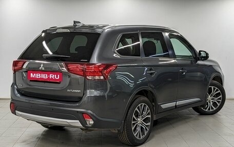 Mitsubishi Outlander III рестайлинг 3, 2018 год, 1 990 000 рублей, 5 фотография